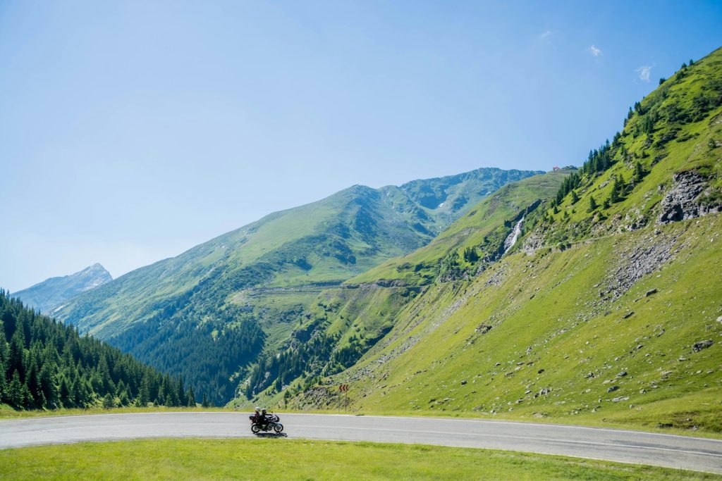 Les accessoires indispensables pour votre prochain roadtrip en moto