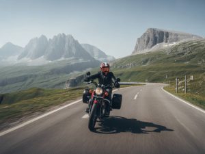 « Les plus beaux cols de montagne à parcourir en moto en Europe »